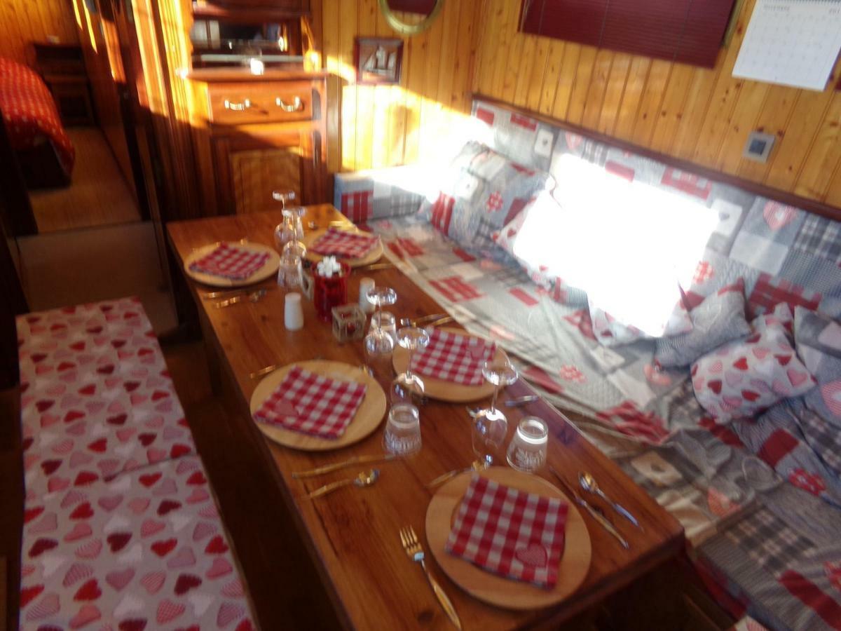フロンティニャン Ibaia Le Bonheur Bed & Breakfast エクステリア 写真